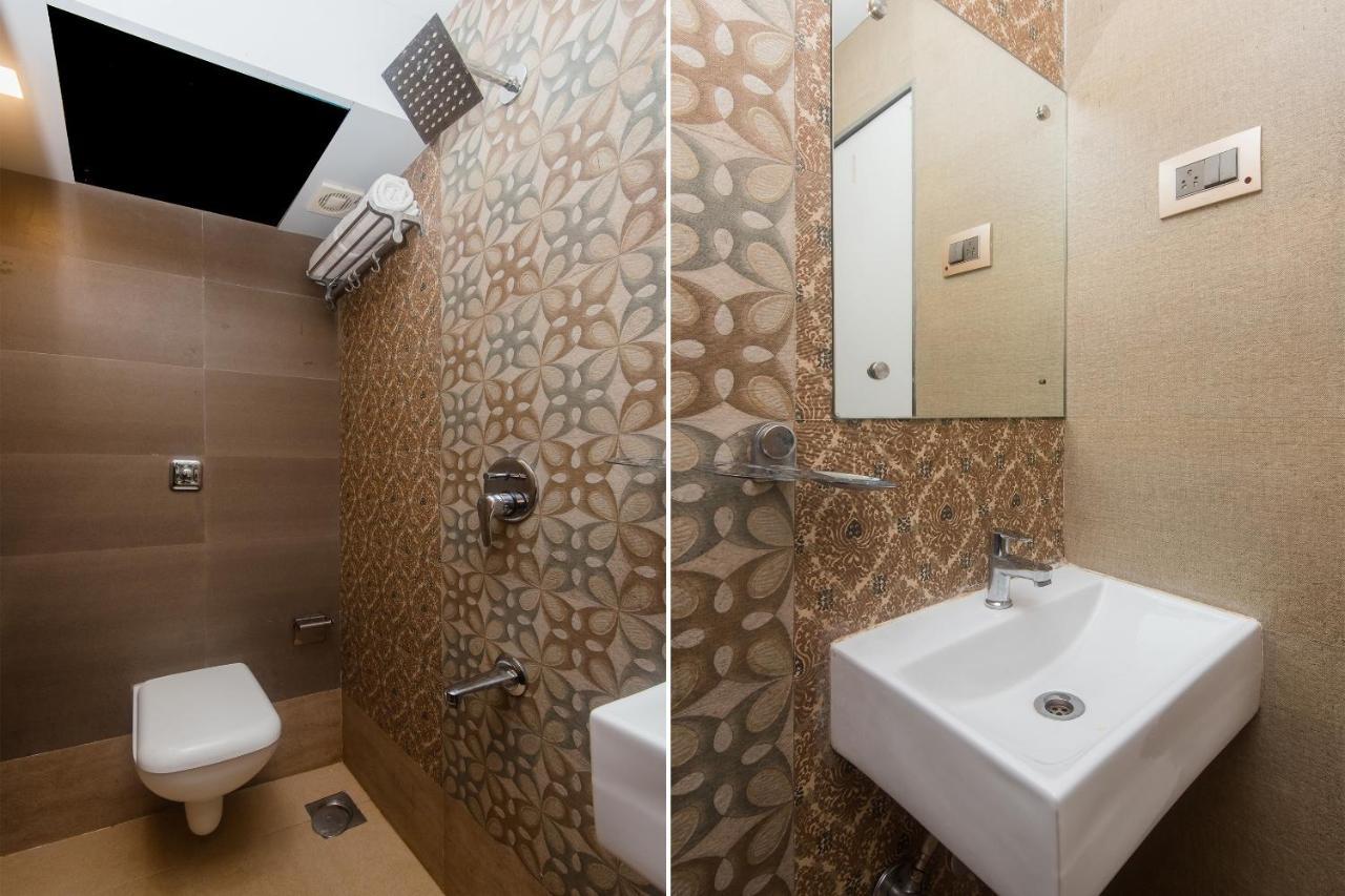 Hotel Vaccinated Staff - Oyo 22055 Dadar Residency