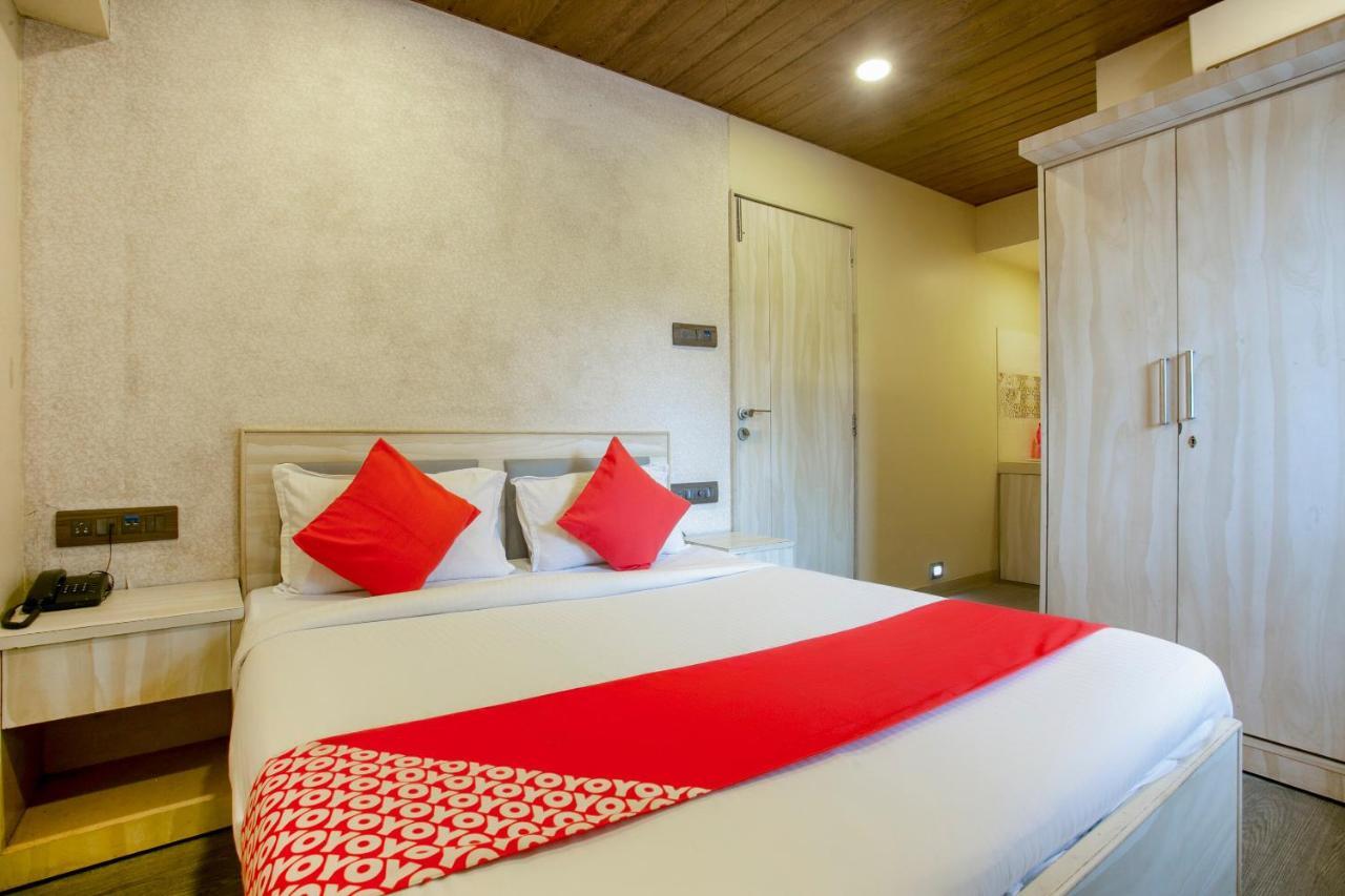 Oyo Flagship 75787 Meadow Mumbai
