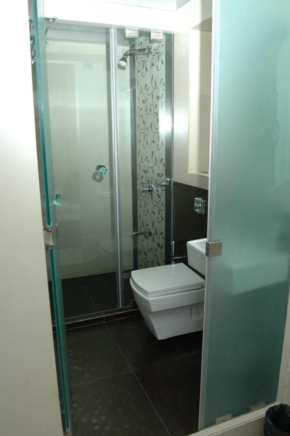 Causeway, Colaba Hotel Mumbai