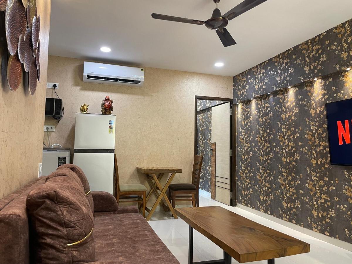Apartment Osi Bandra West *