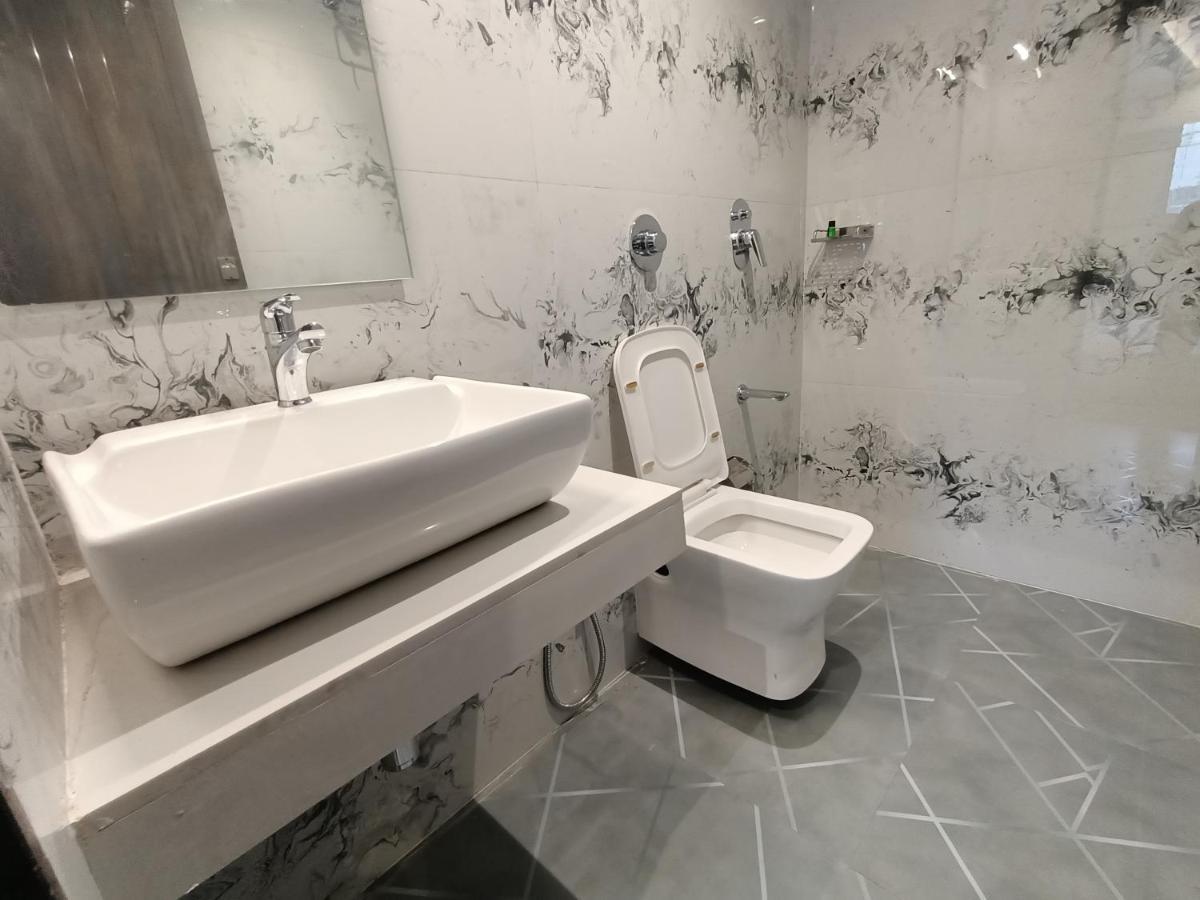 Classio Andheri - Near Dn Nagar Metro Station Mumbai