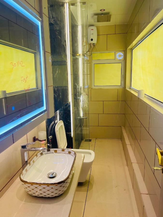 Home2 Renaissance Club