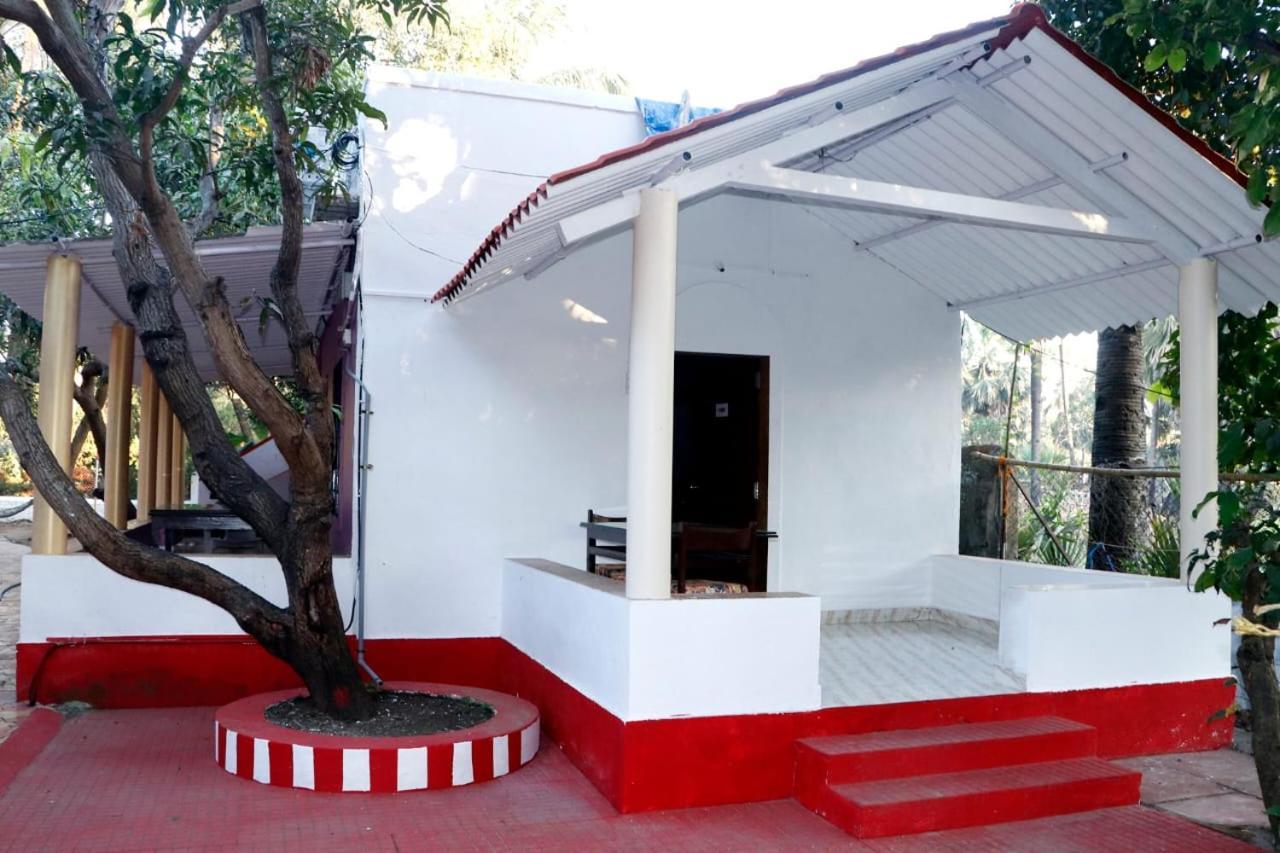 Hotel White Manori Malad West 2*