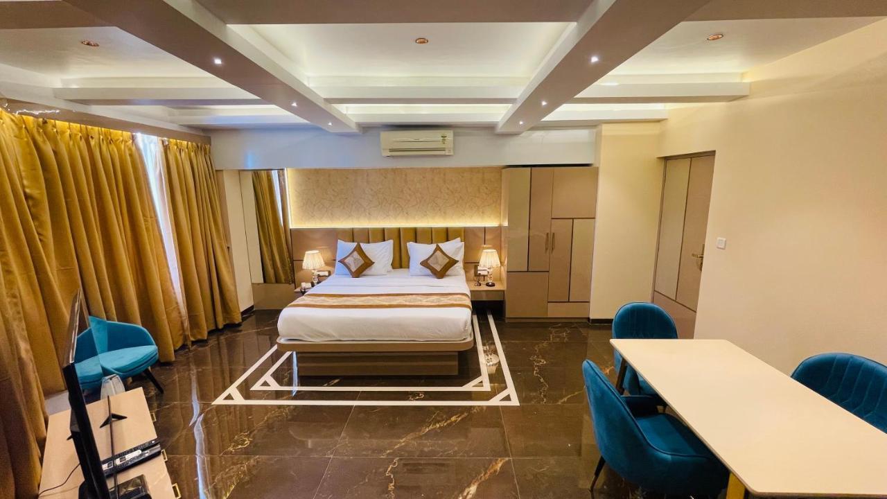 Home2 Renaissance Club 4*