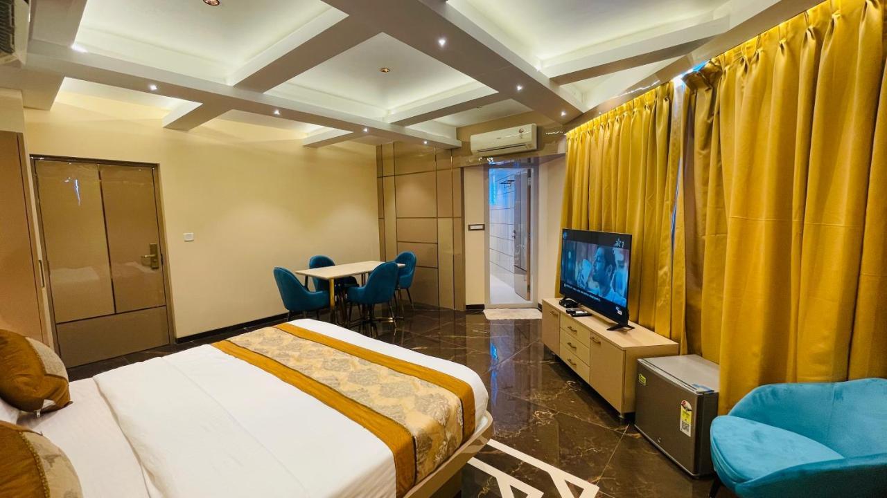 Home2 Renaissance Club Hotel 4*