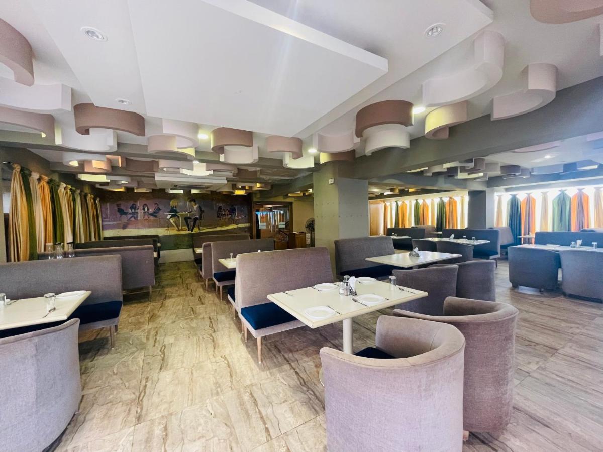 Home2 Renaissance Club