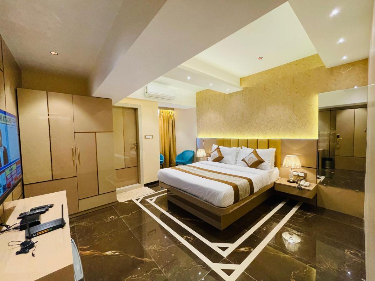 Hotel Home2 Renaissance Club 4*