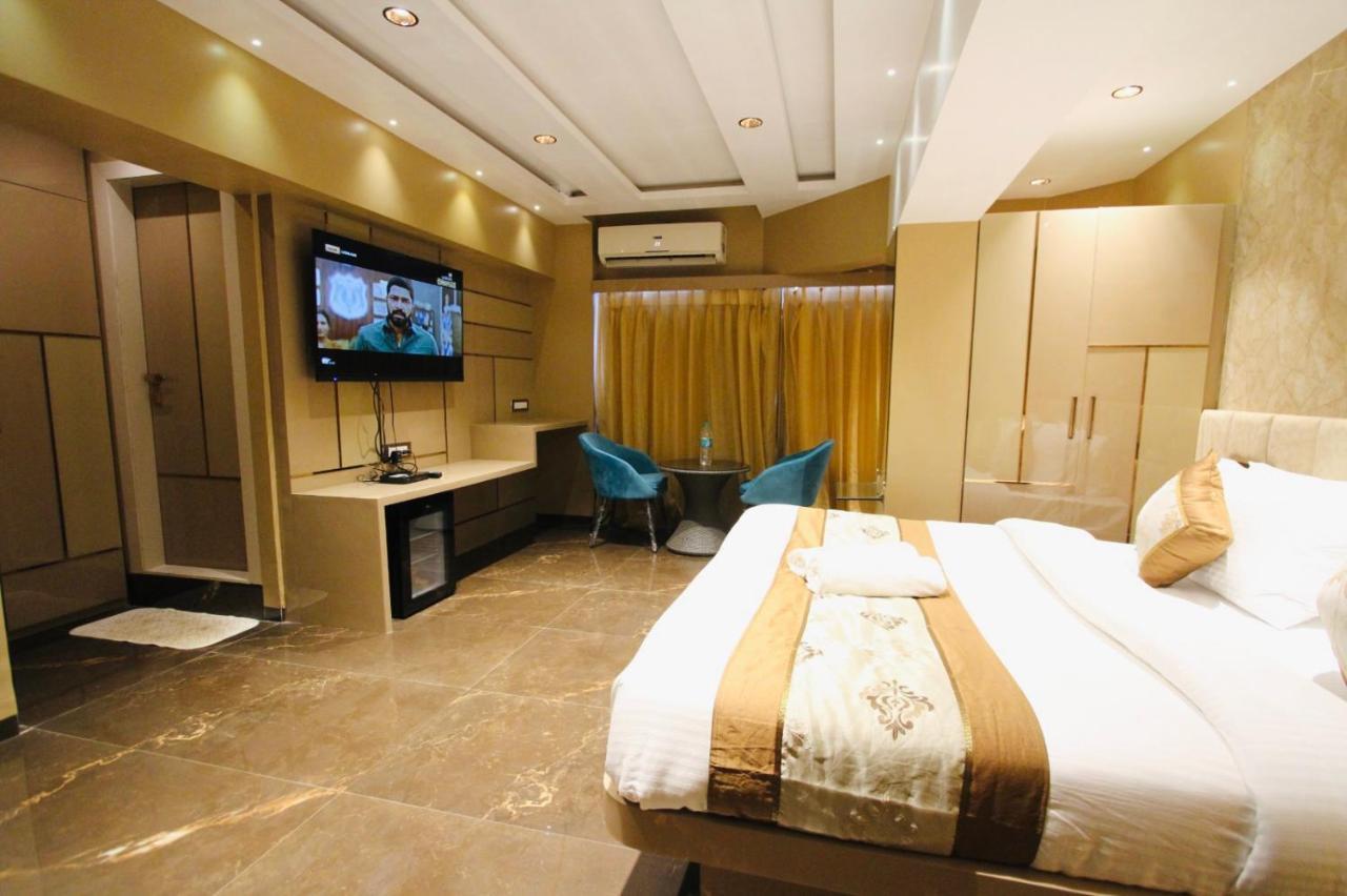 Home2 Renaissance Club