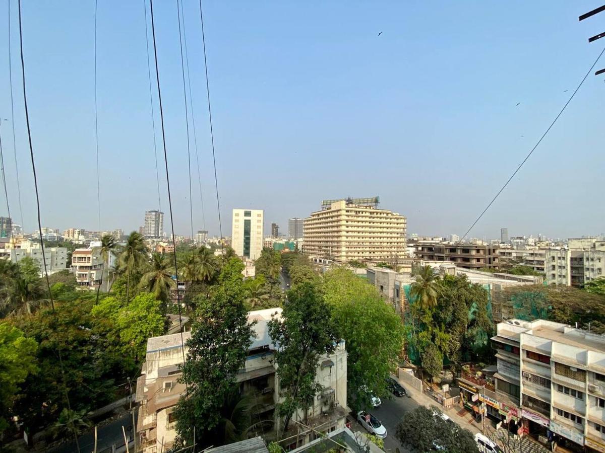 Westside 2 Bhk With Balcony At Chaple Road Bandra West By Connekt Homes Apartamento