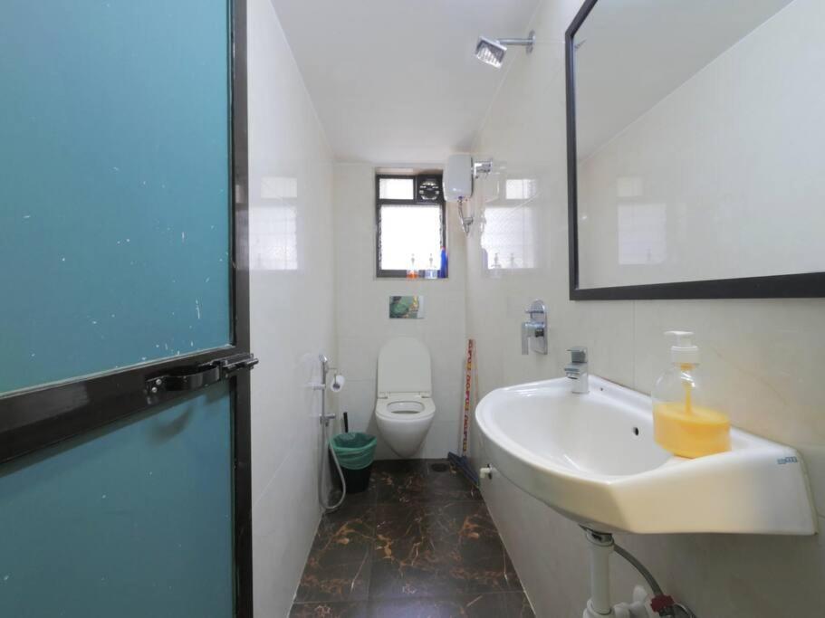 Queenie - Bandra West Apartment Mumbai