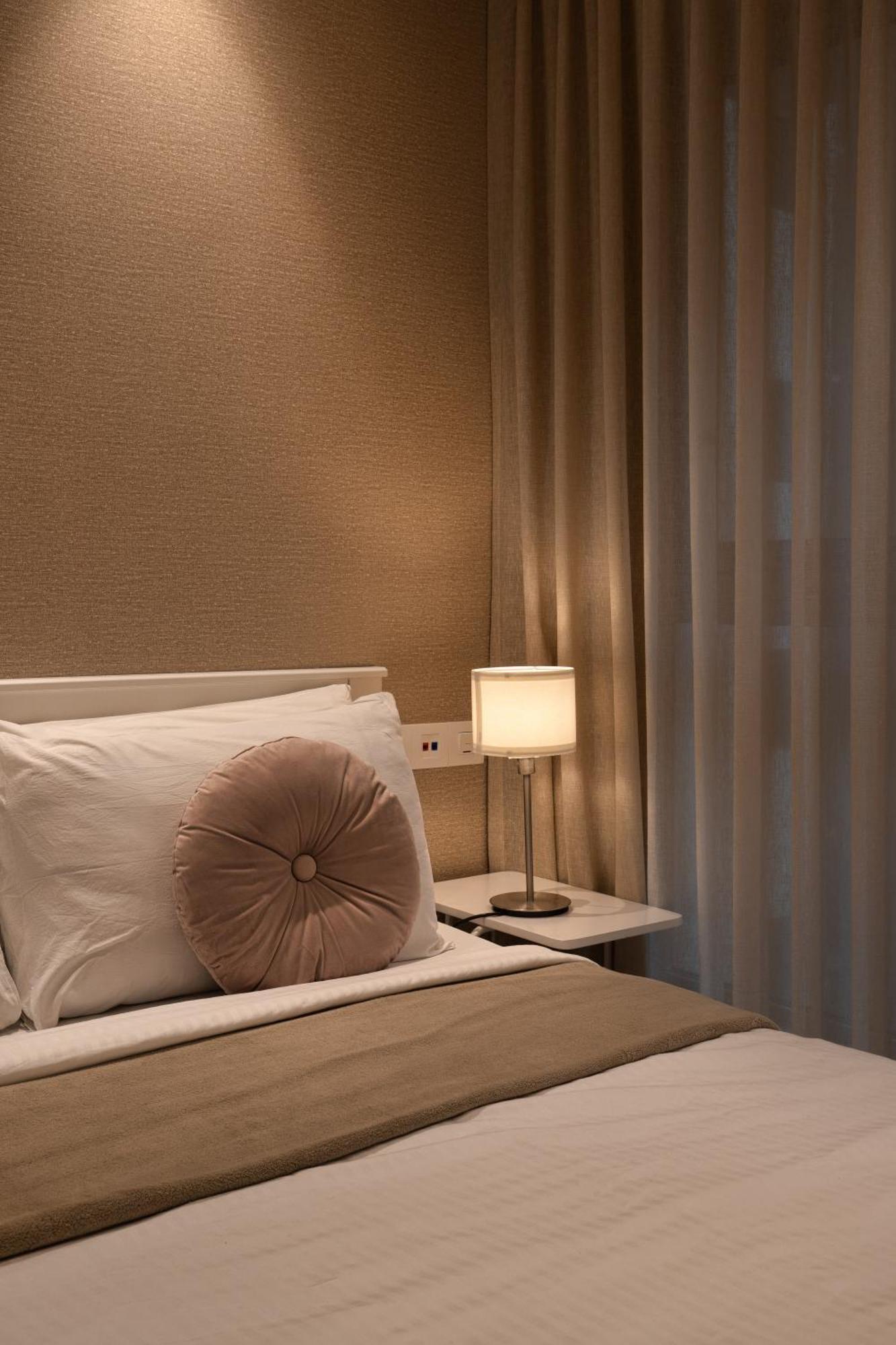 Entire One Bedroom - Hiranandani Gardens, Powai *