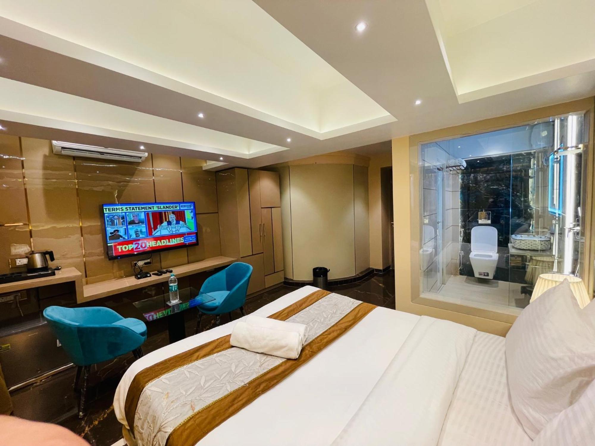 Hotel Home2 Renaissance Club Mumbai