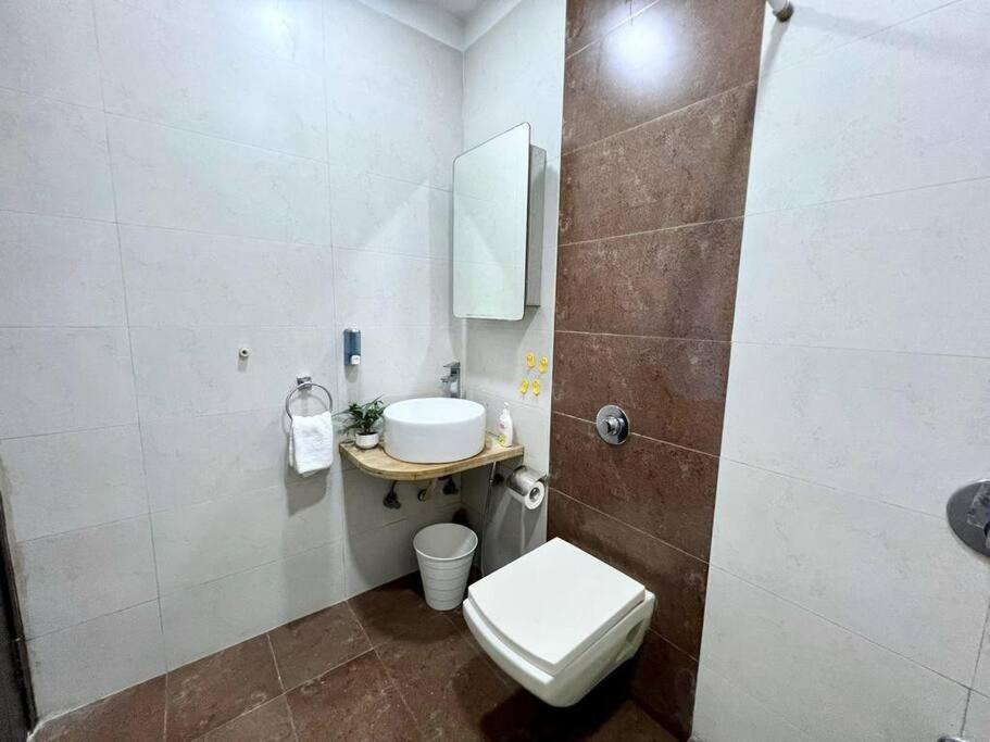 Sterling 102, Off Carter Road, Bandra West By Connekt Homes * Mumbai