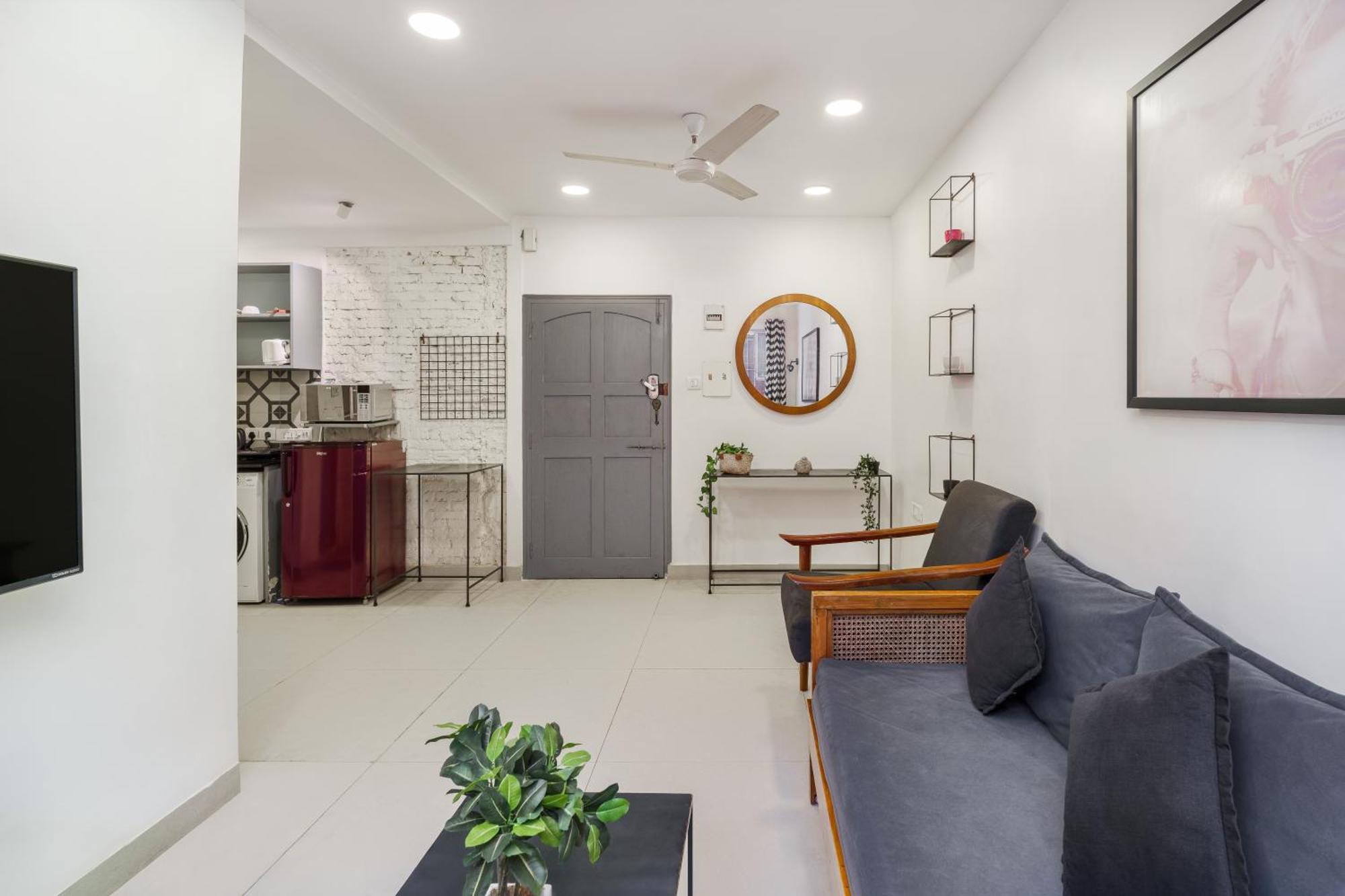 Alcove 1bhk Bandra W By The Company Apartment