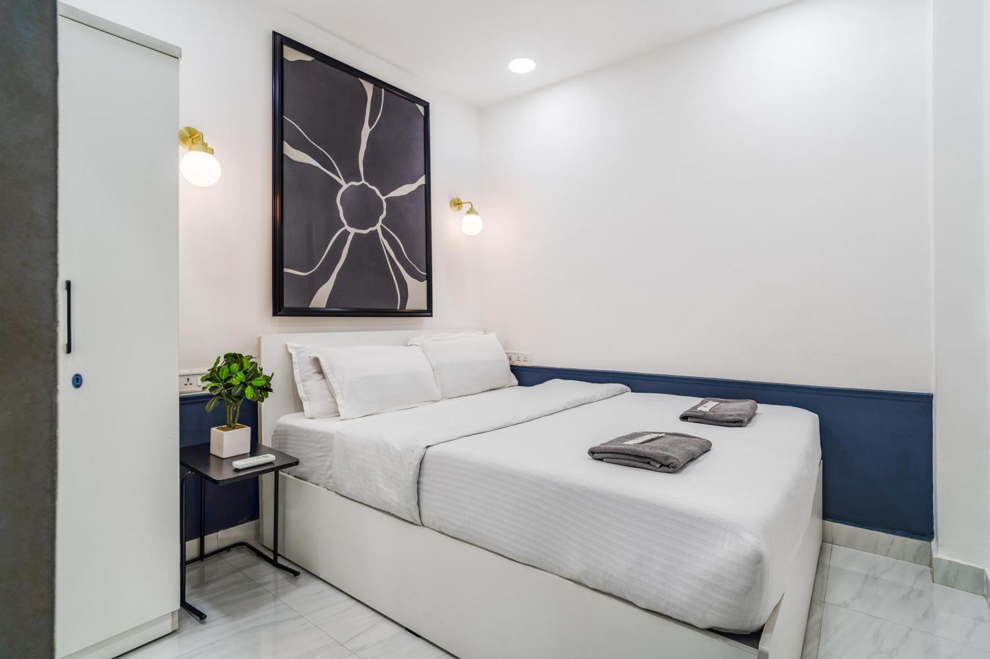 Calisto 2bhk Khar W By The Company Apartment *