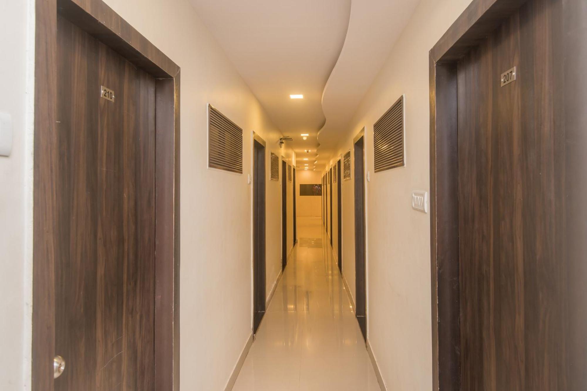 O Golden Nest Near Chhatrapati Shivaji International Airport Bombaim