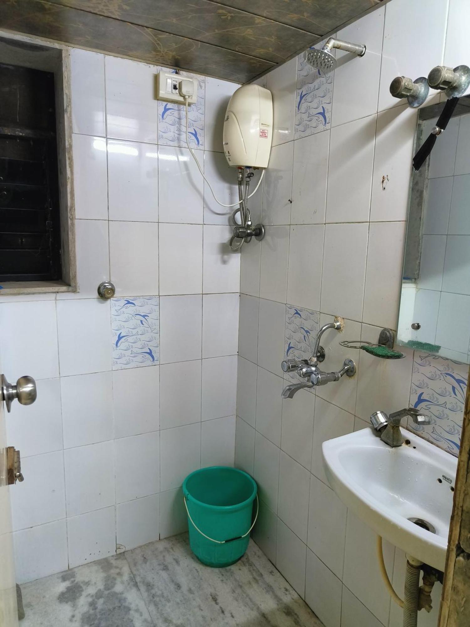 Apartment Independent Flat 2bhk In Malad West *