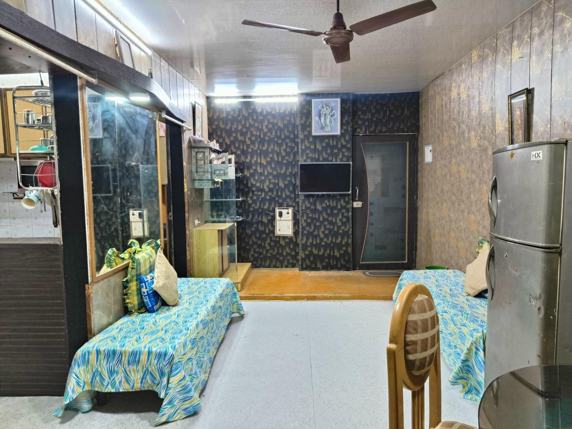 Independent Flat 2bhk In Malad West Apartment