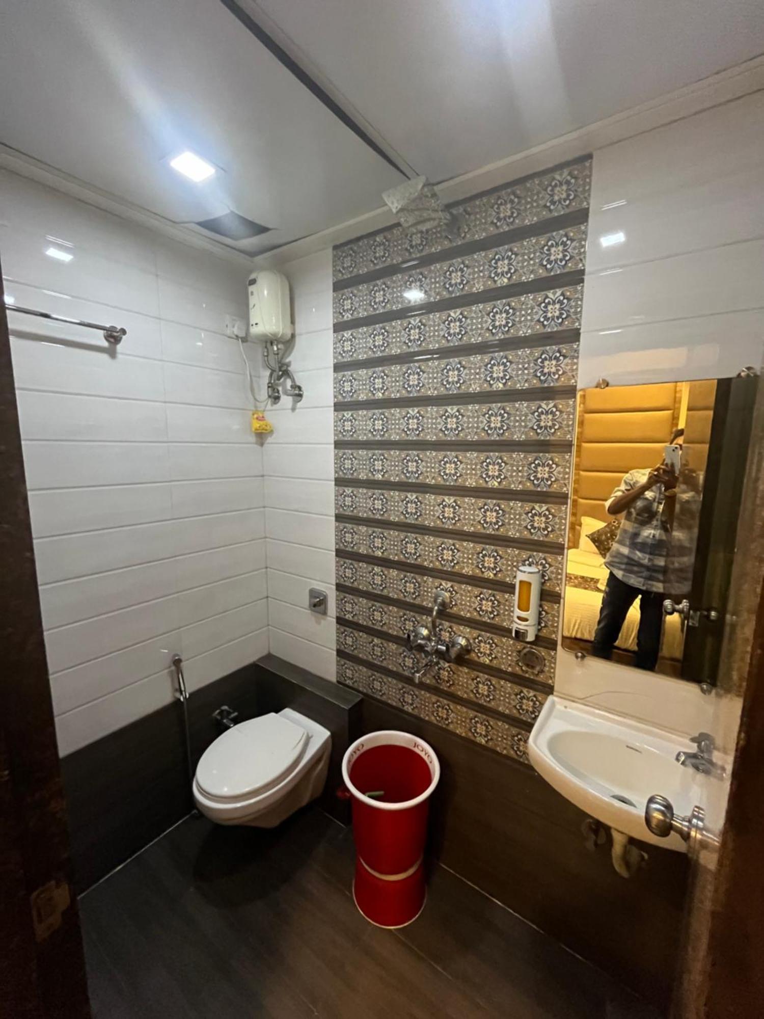Magnetic Terminal-2 Hotel