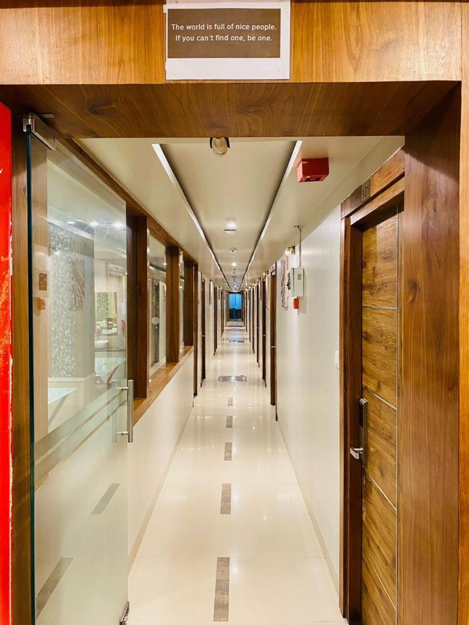 Hotel Amber Choice International Airport 3*