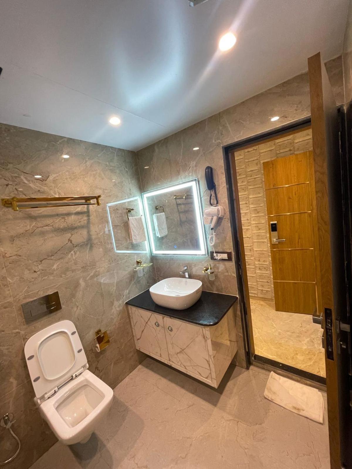 Hotel Amber Choice International Airport