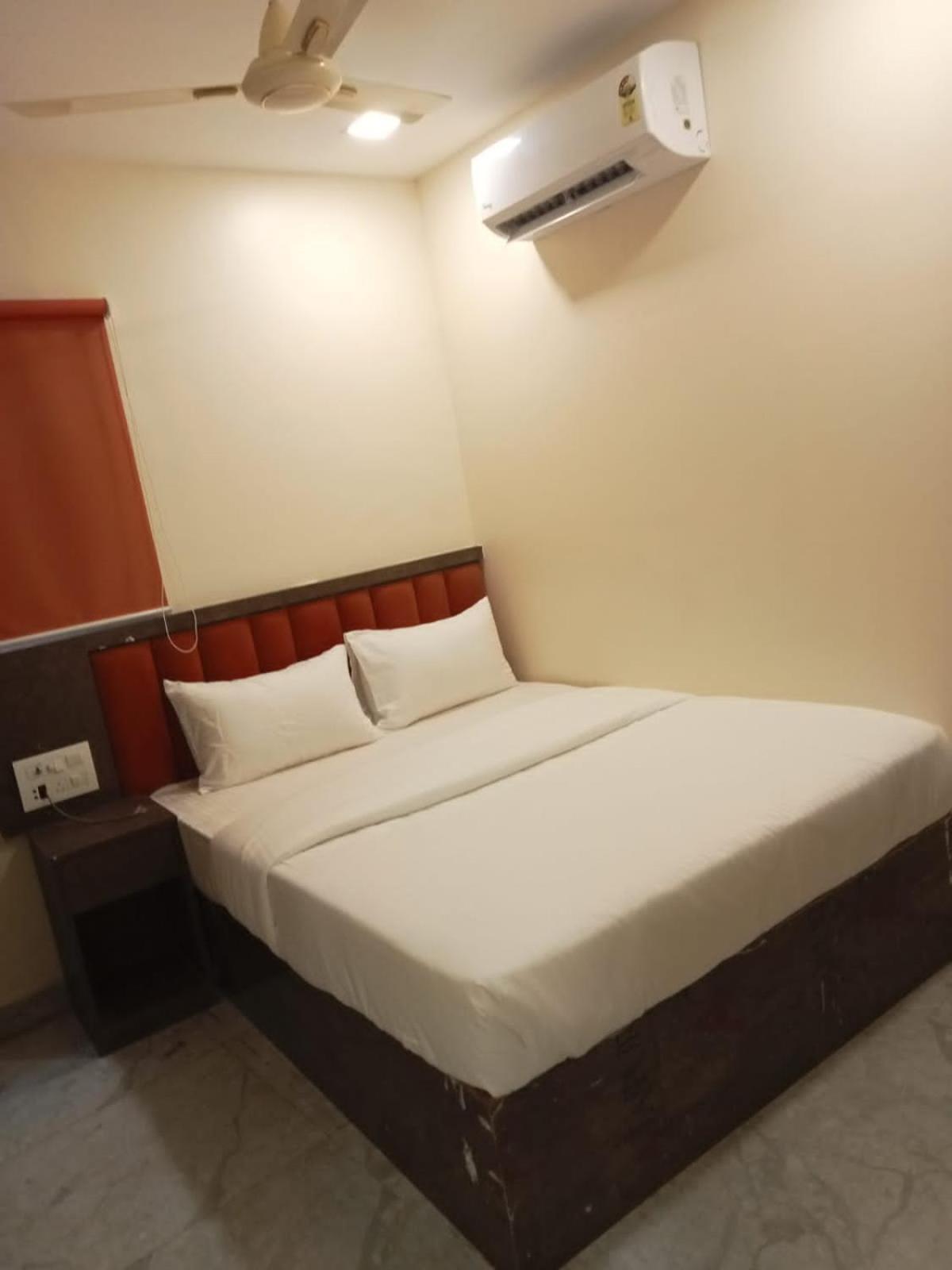 The B Town Hotel