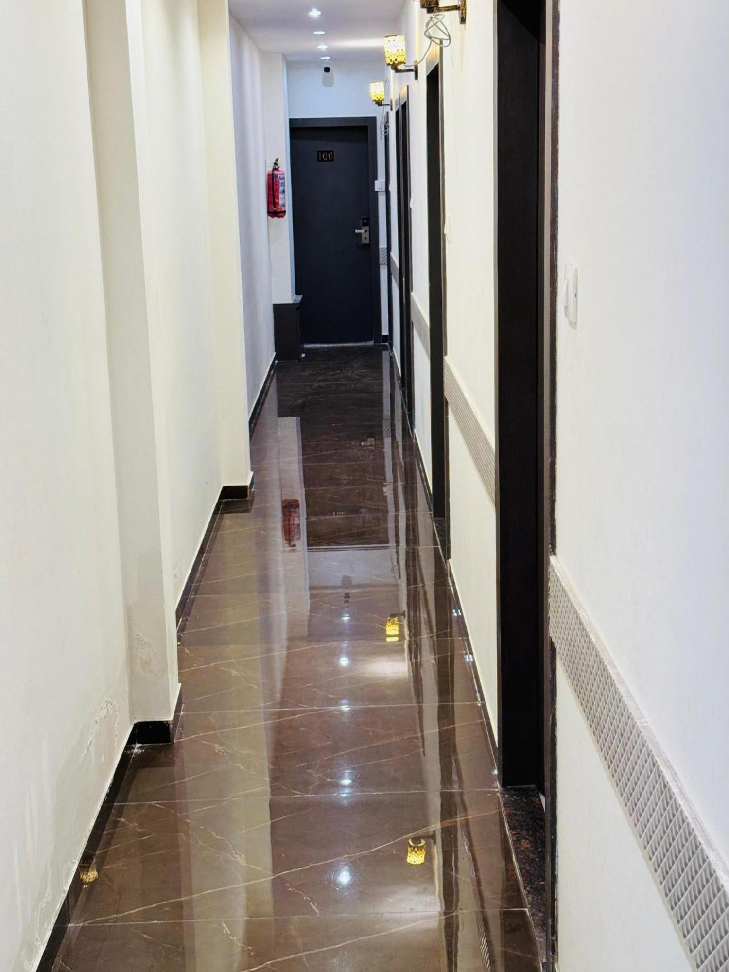 Amazing - Asalpha Metro Station * Mumbai