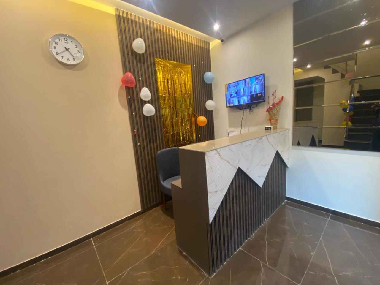 Hotel Amazing - Asalpha Metro Station Mumbai