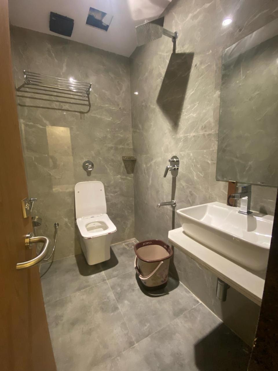 Amazing - Asalpha Metro Station *