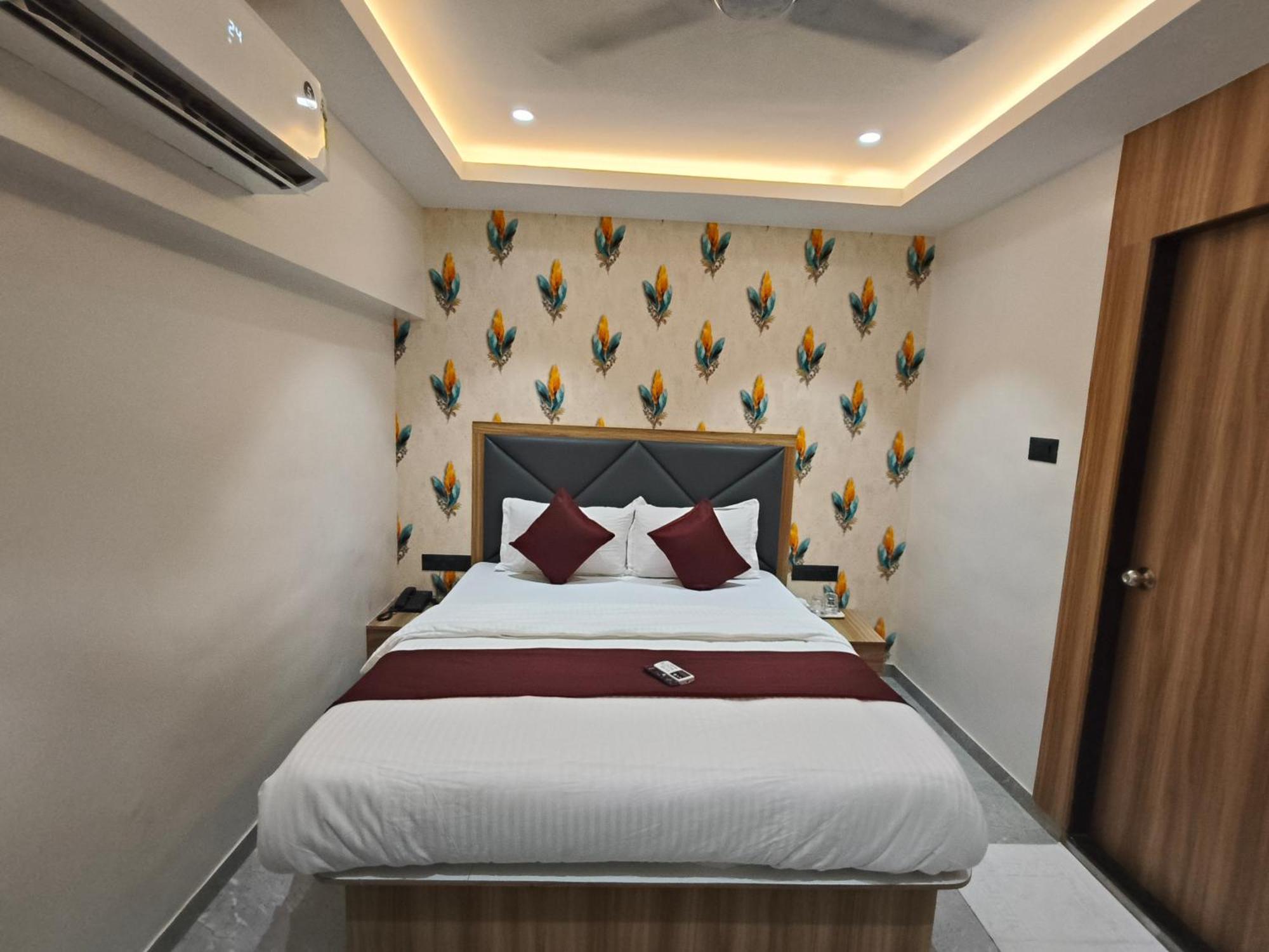 Golden Tree Hotel