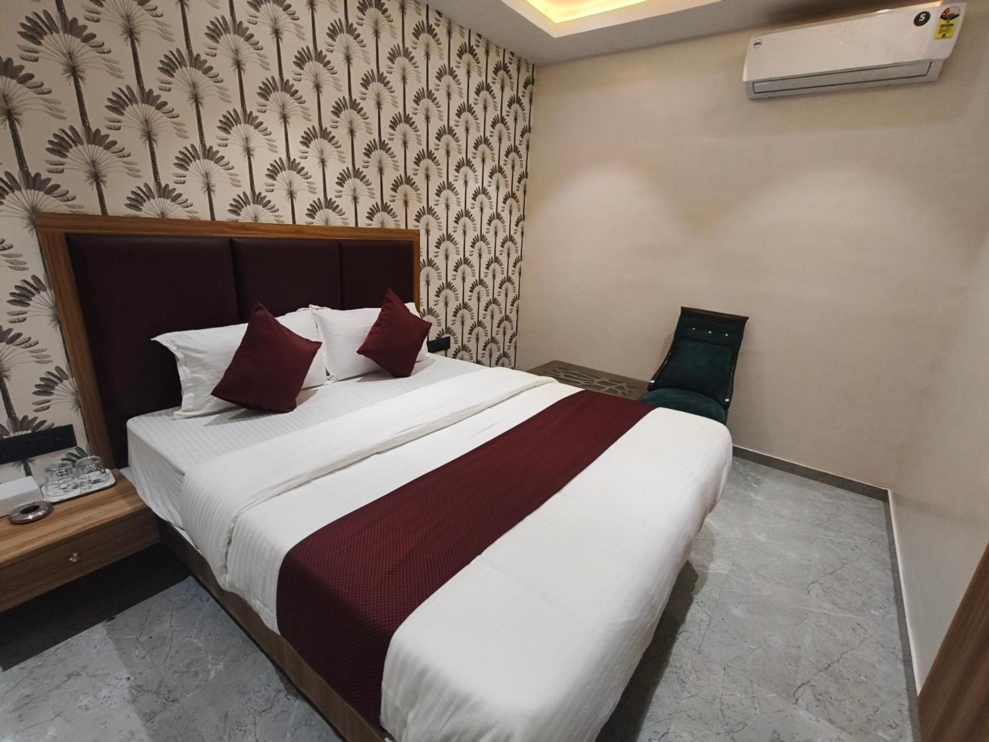 Golden Tree Hotel