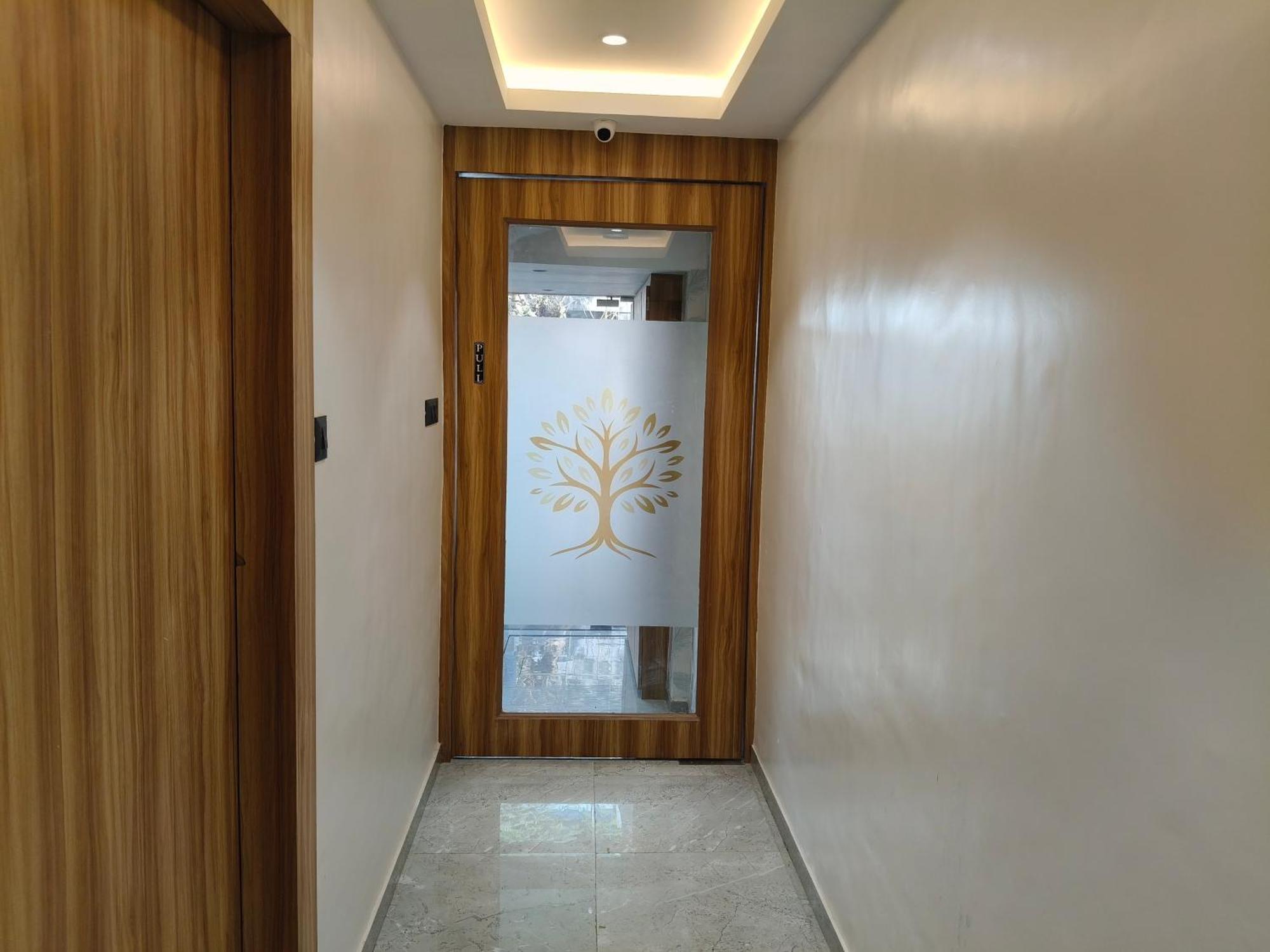 Golden Tree Hotel 2*