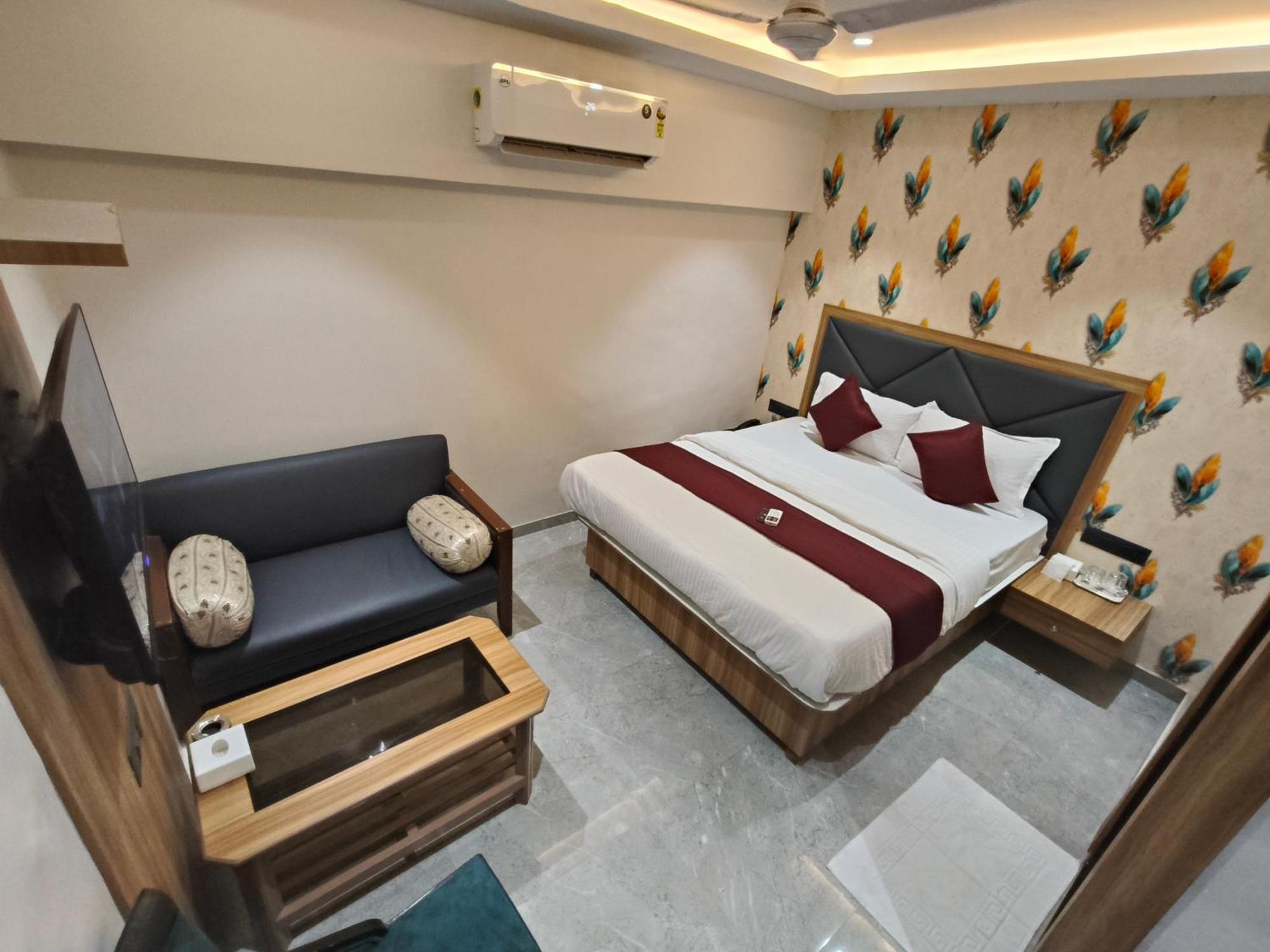 Golden Tree Hotel