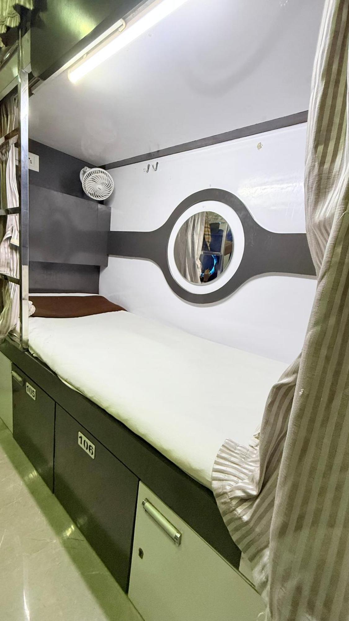Capsule hotel Ocean T-2 Mumbai