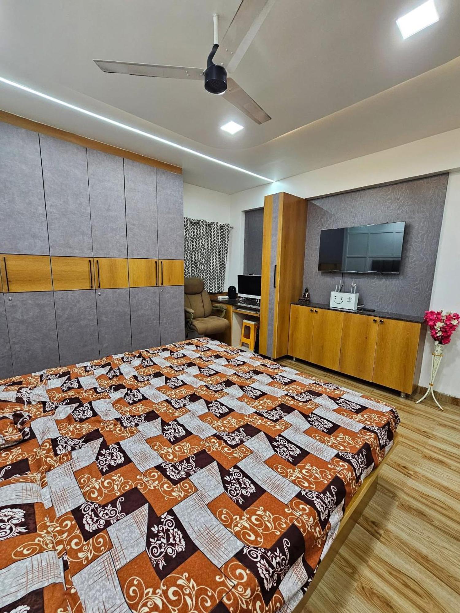 Apartment Laxmi Prabha Raheja *