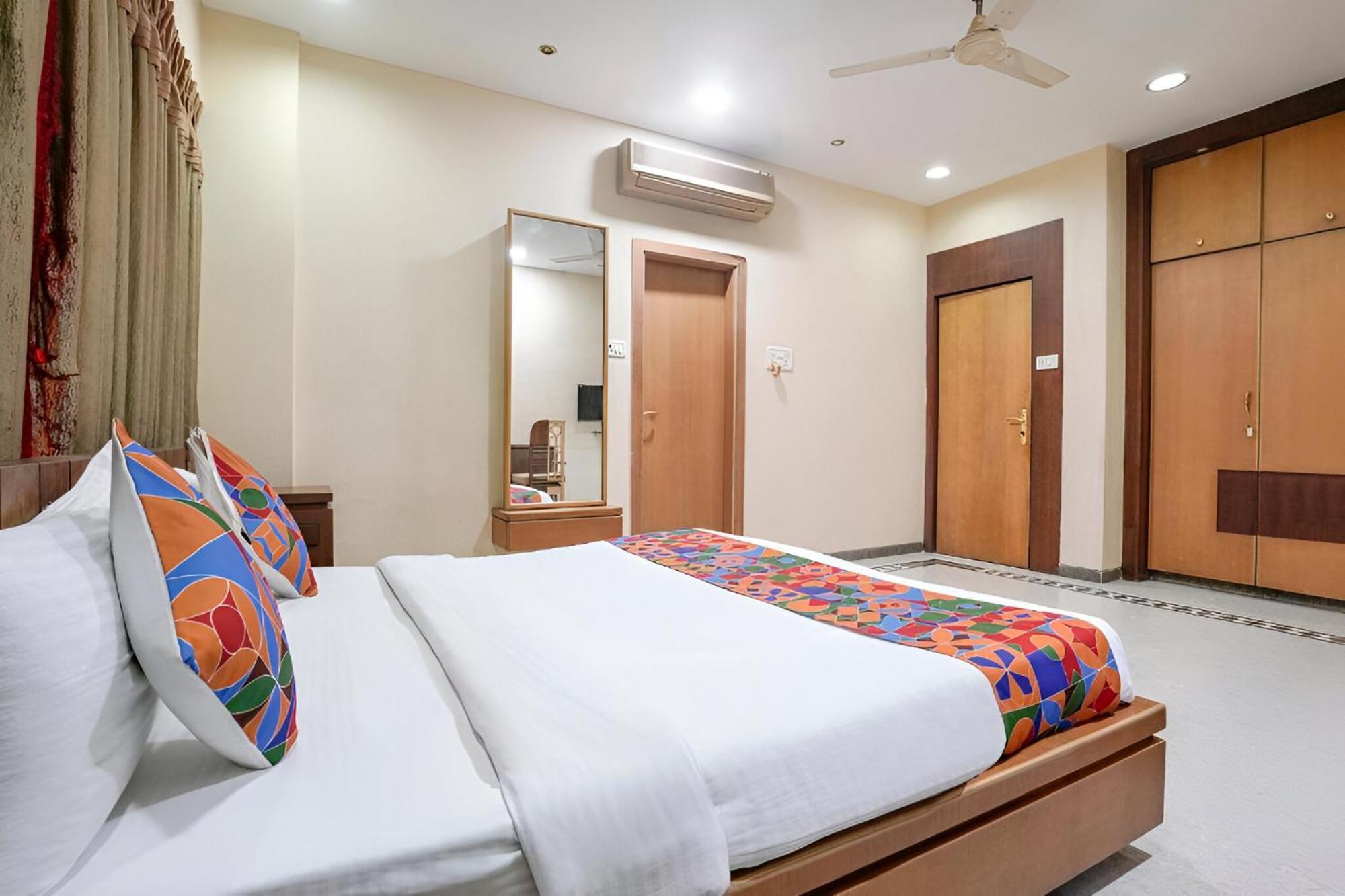 Retreats At Welcome Nr Andheri Apartment *