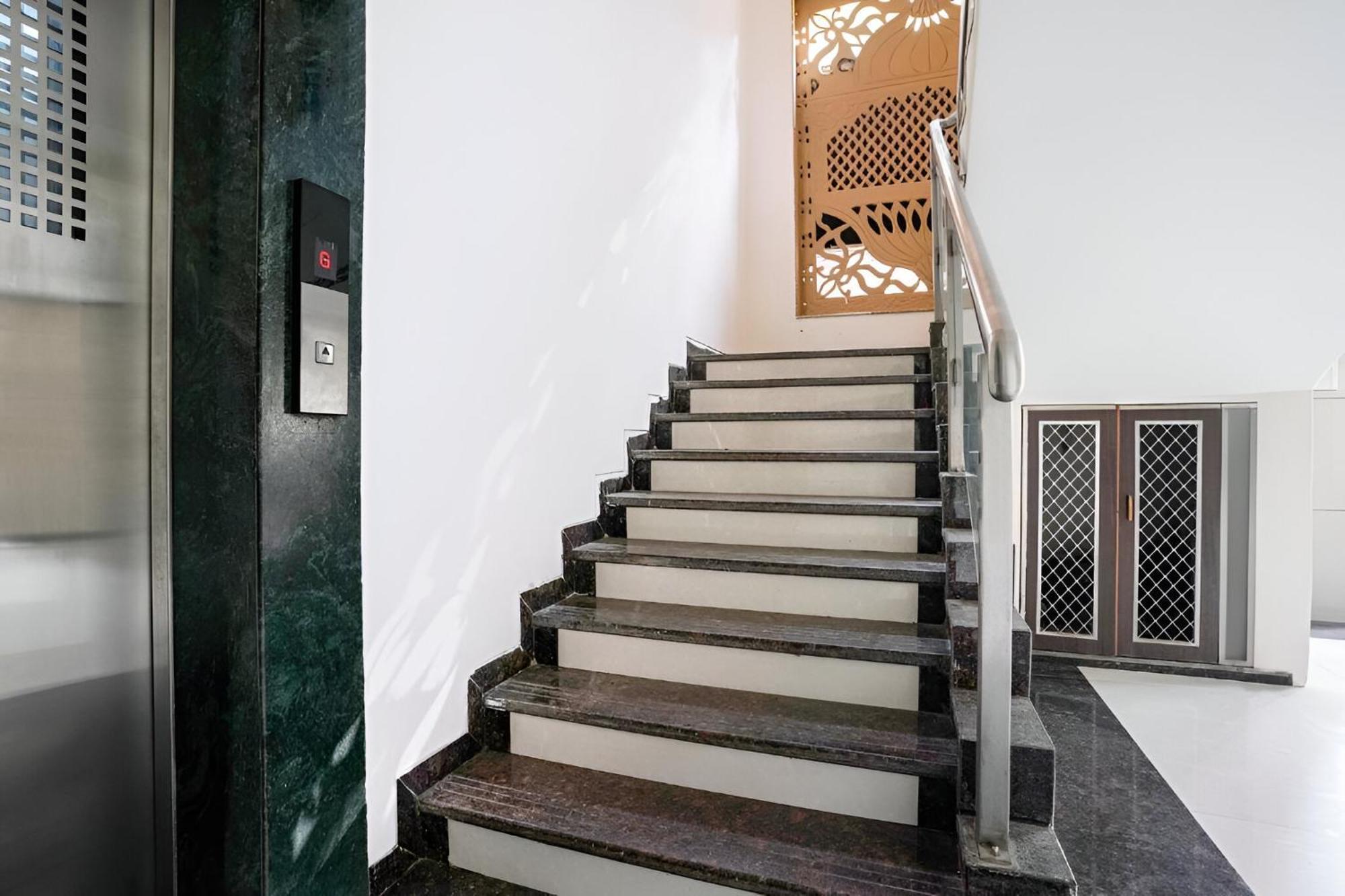 Apartment Retreats At Welcome Nr Andheri