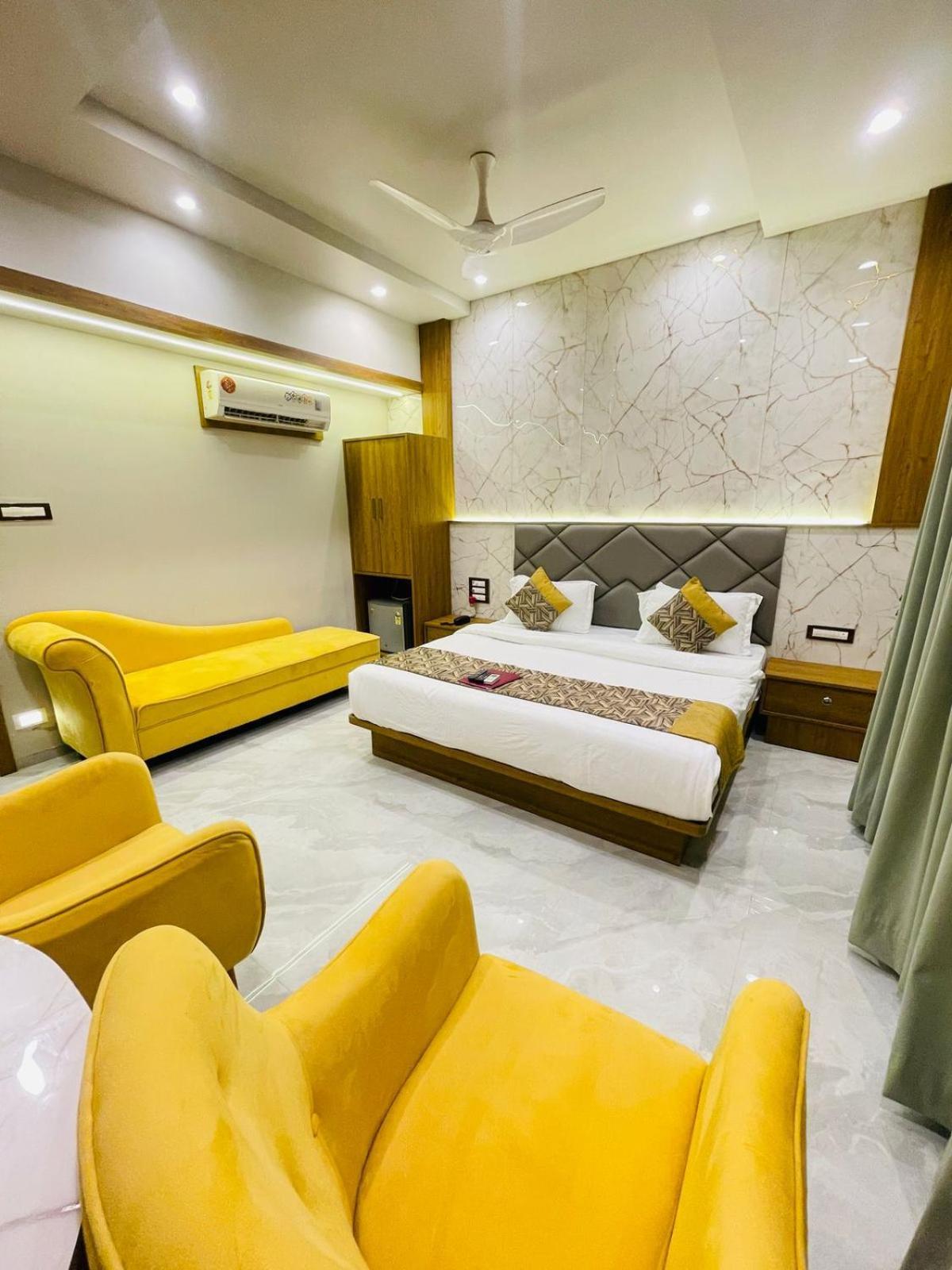 Hotel Amber Choice International Airport 3*