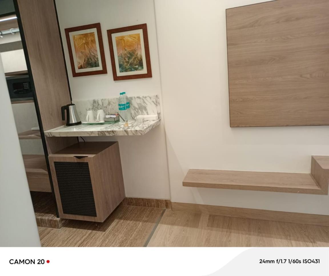 Hotel Mirage Hotel, International Airport 4*