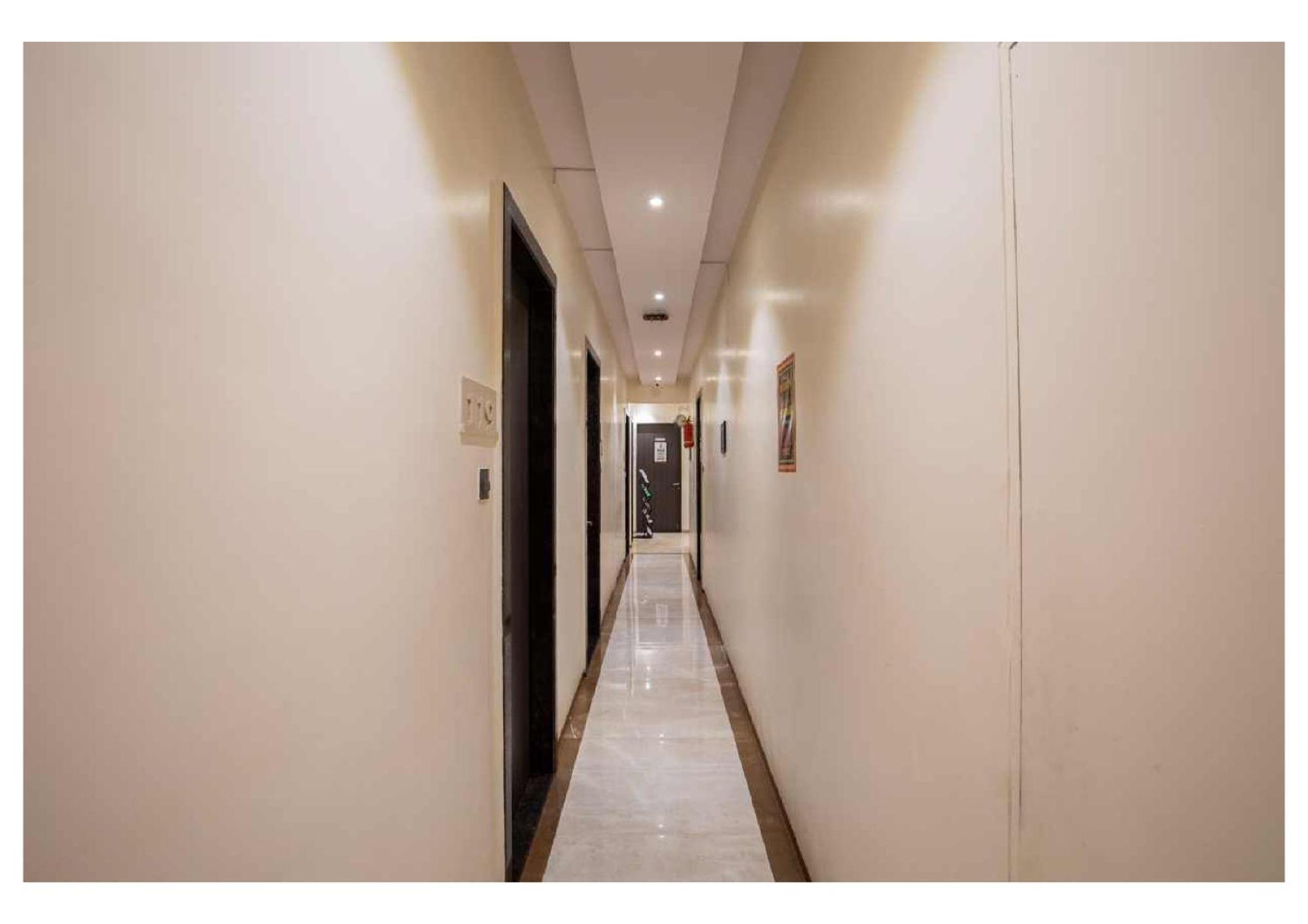 Oyster By Glitz Hotel Mumbai