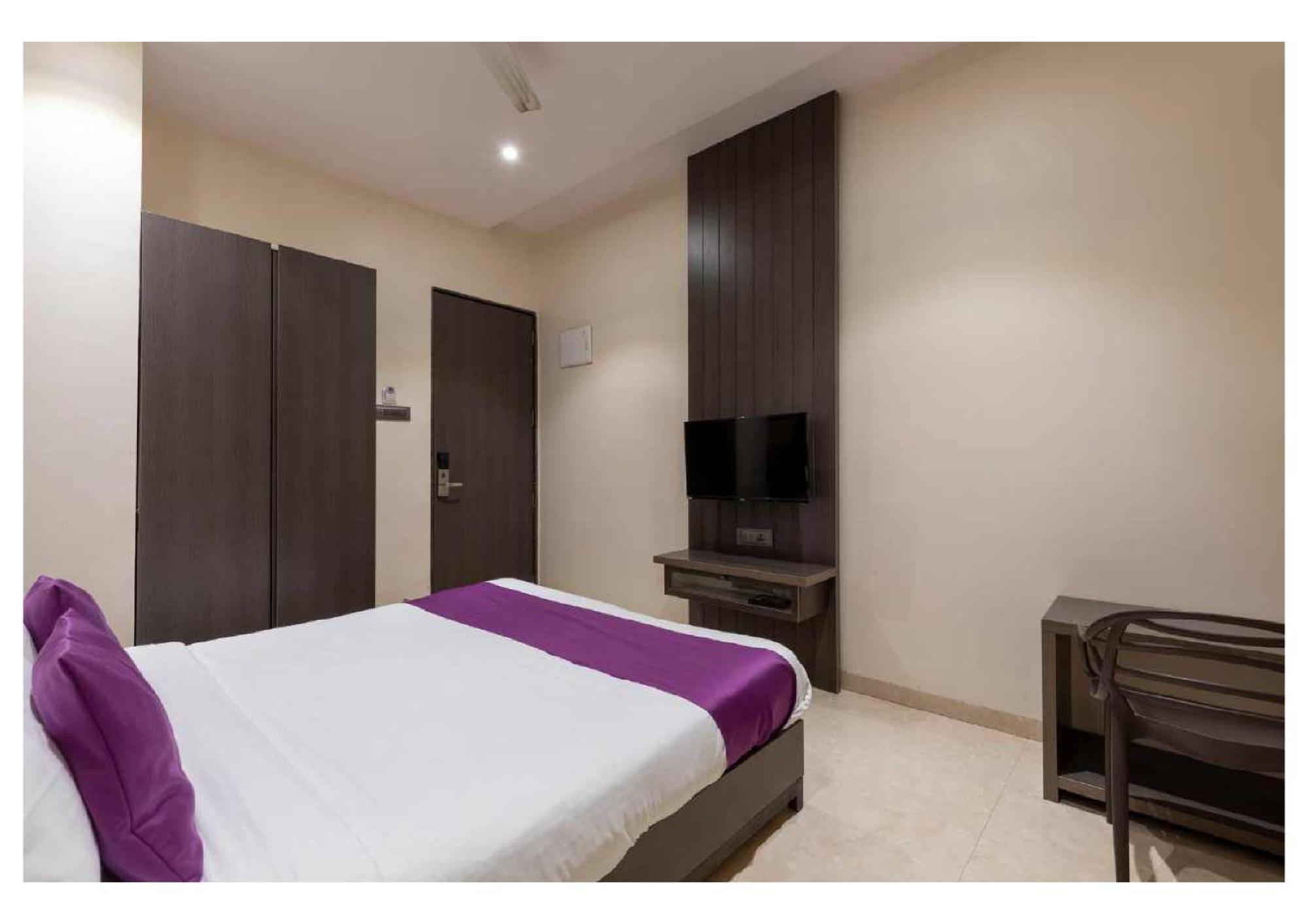 Oyster By Glitz Hotel Mumbai