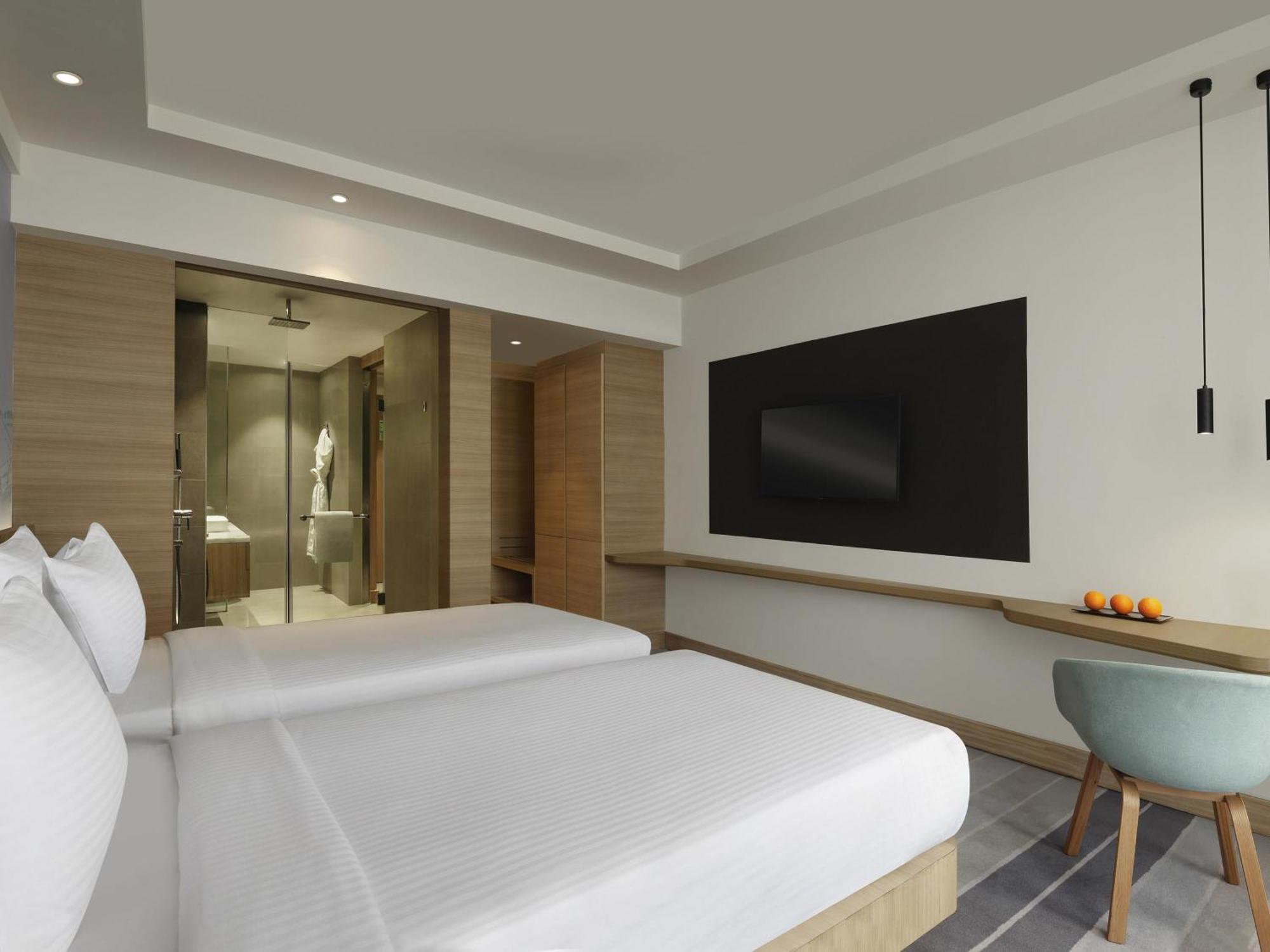 Novotel Juhu Hotel 5*