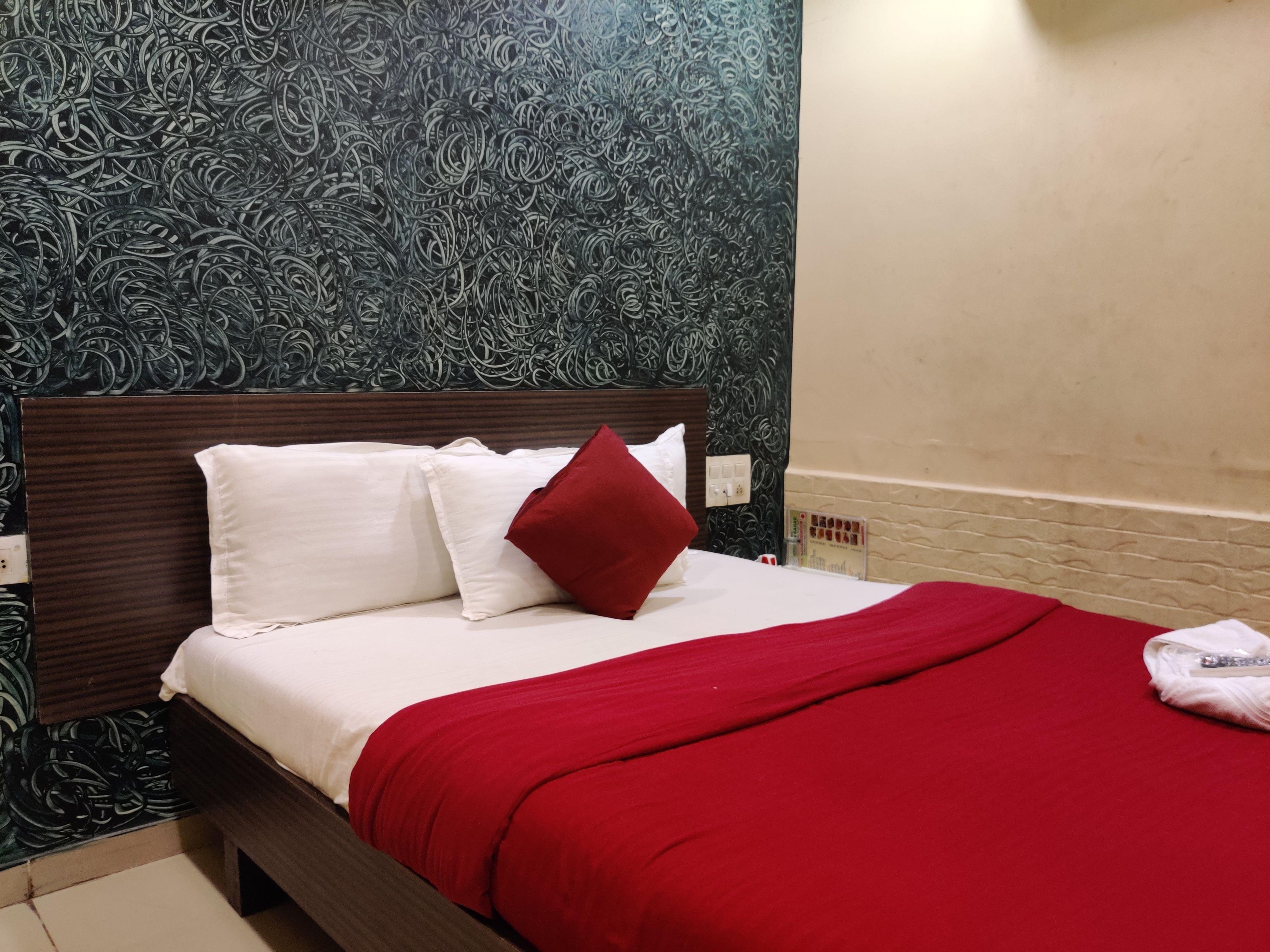 Golden Sagar - Kurla Hotel