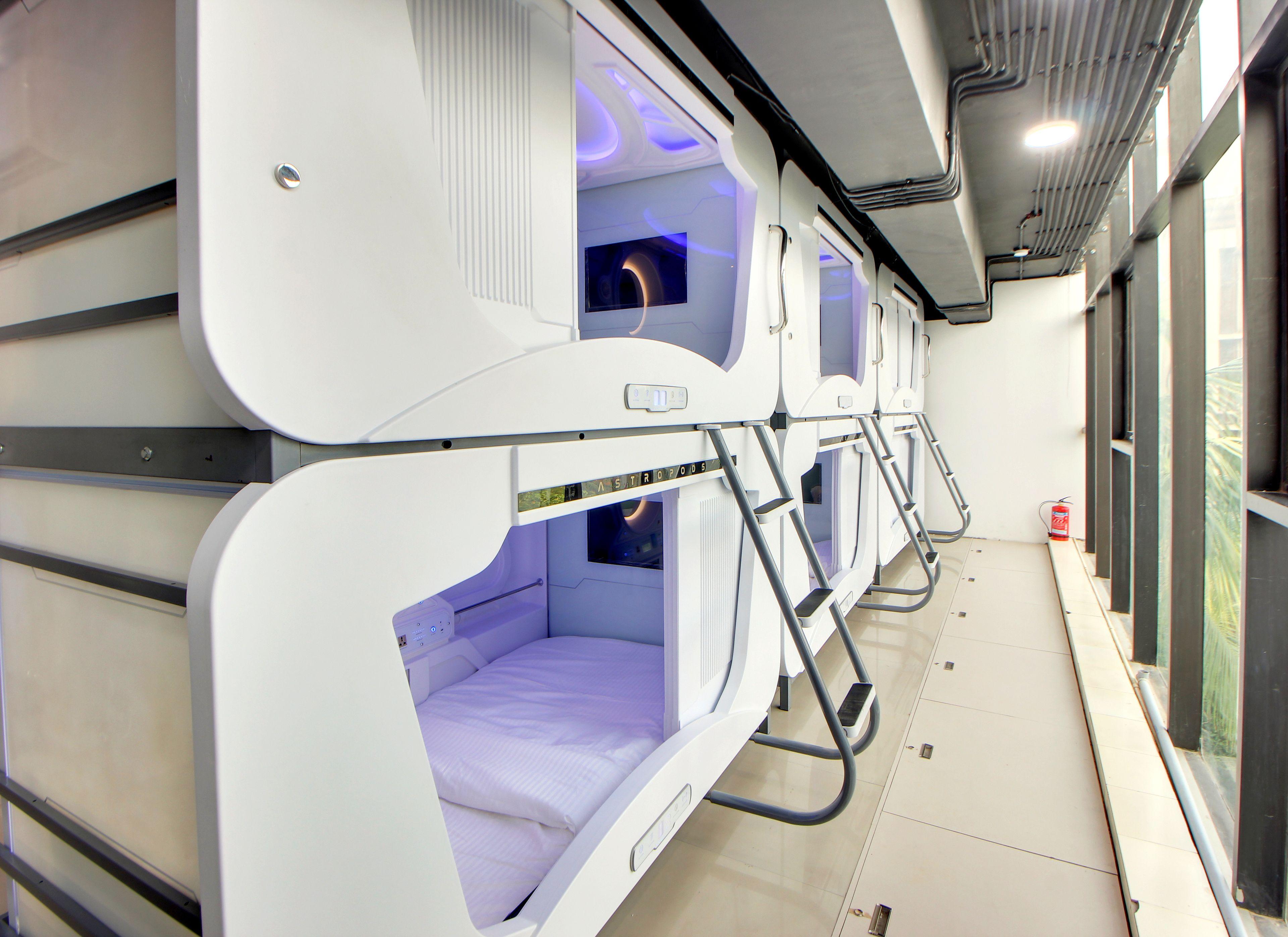 Astropods Airport, Mumbai. 3* Mumbai