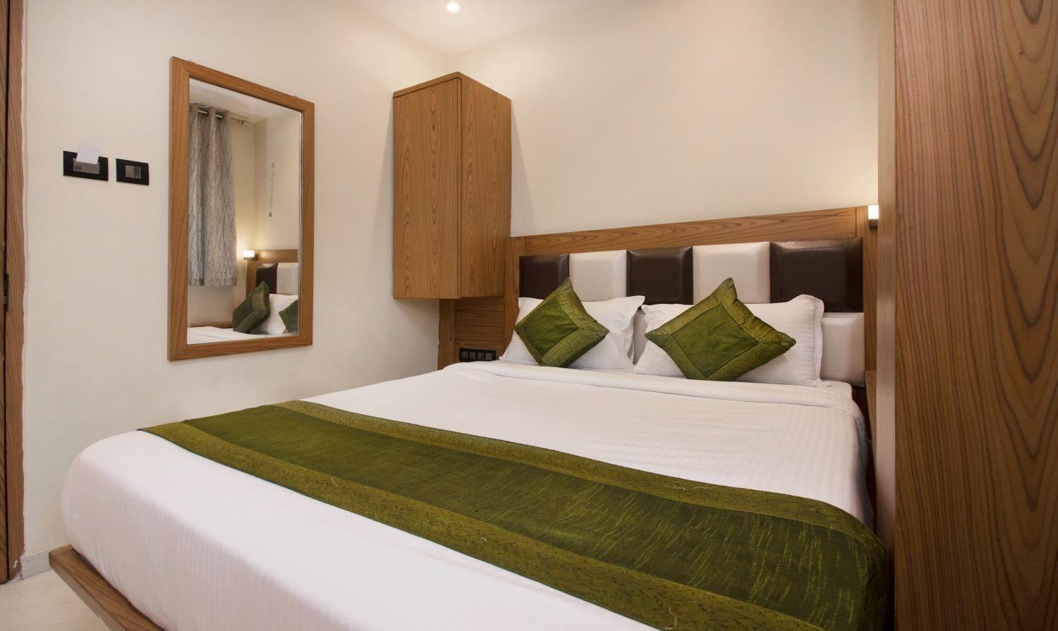Residency Park Near Masjid Rly Station South 3*