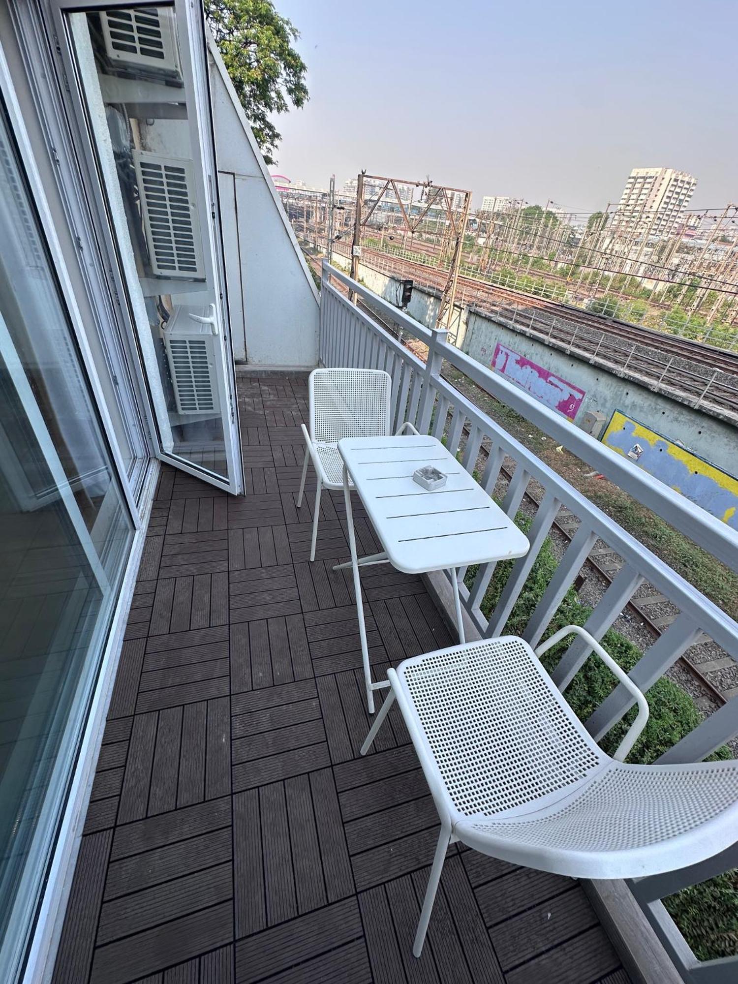 Rudraya Homes - Cozy Premium Serviced Khar - Next To Bandra Mumbai