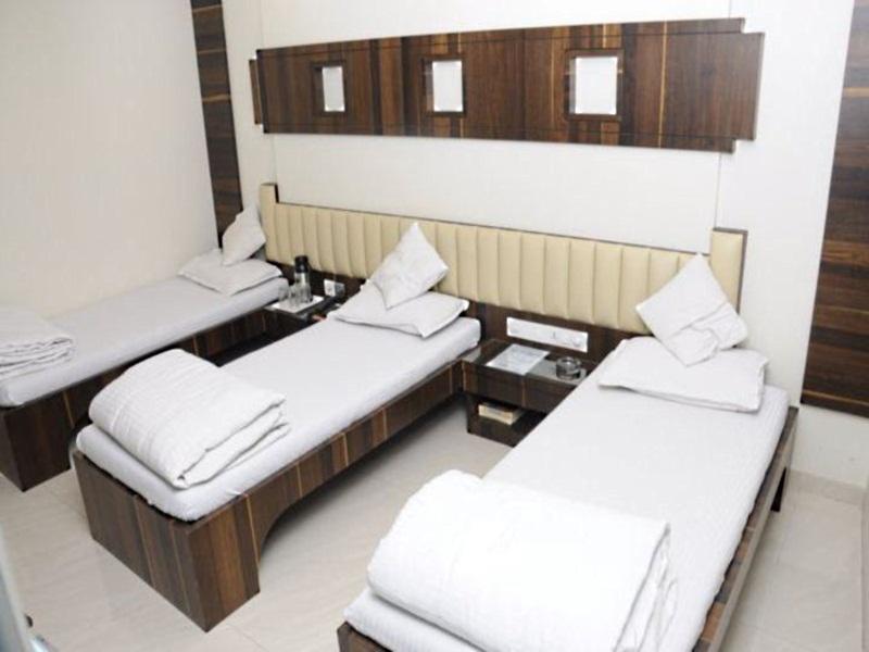 Causeway, Colaba * Mumbai