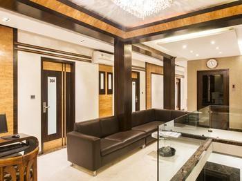 Causeway, Colaba Hotel *