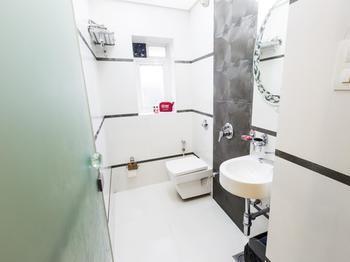 Causeway, Colaba Hotel *