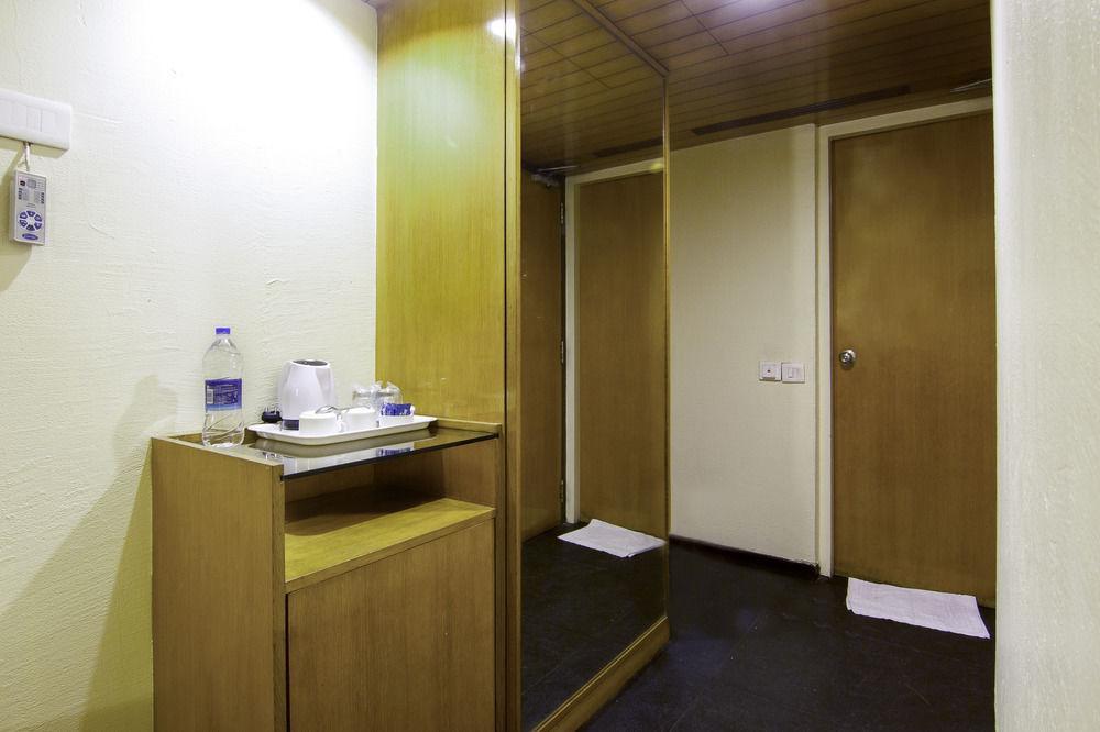 The Legend Hotel- Santacruz Near International Airport 3* Mumbai